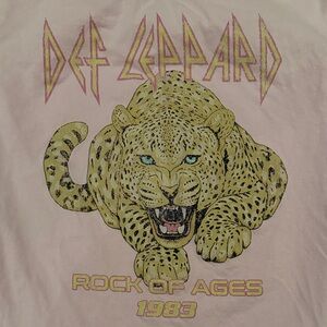 Def Leppard Rock of Ages 1983 Leopard Graphic Tee - Pink